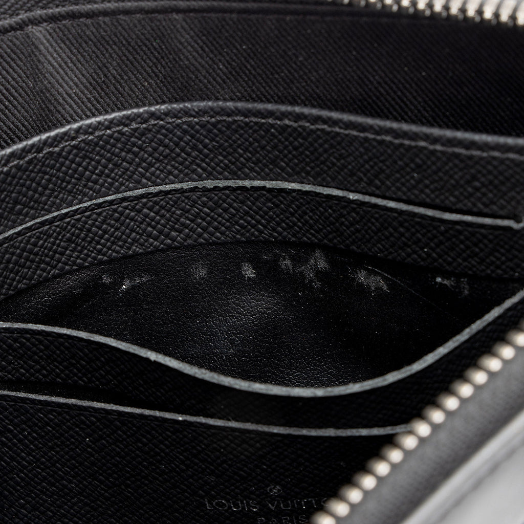 Louis Vuitton Monogram Eclipse Discovery PM Pochette (SHF-ZnpcOA)