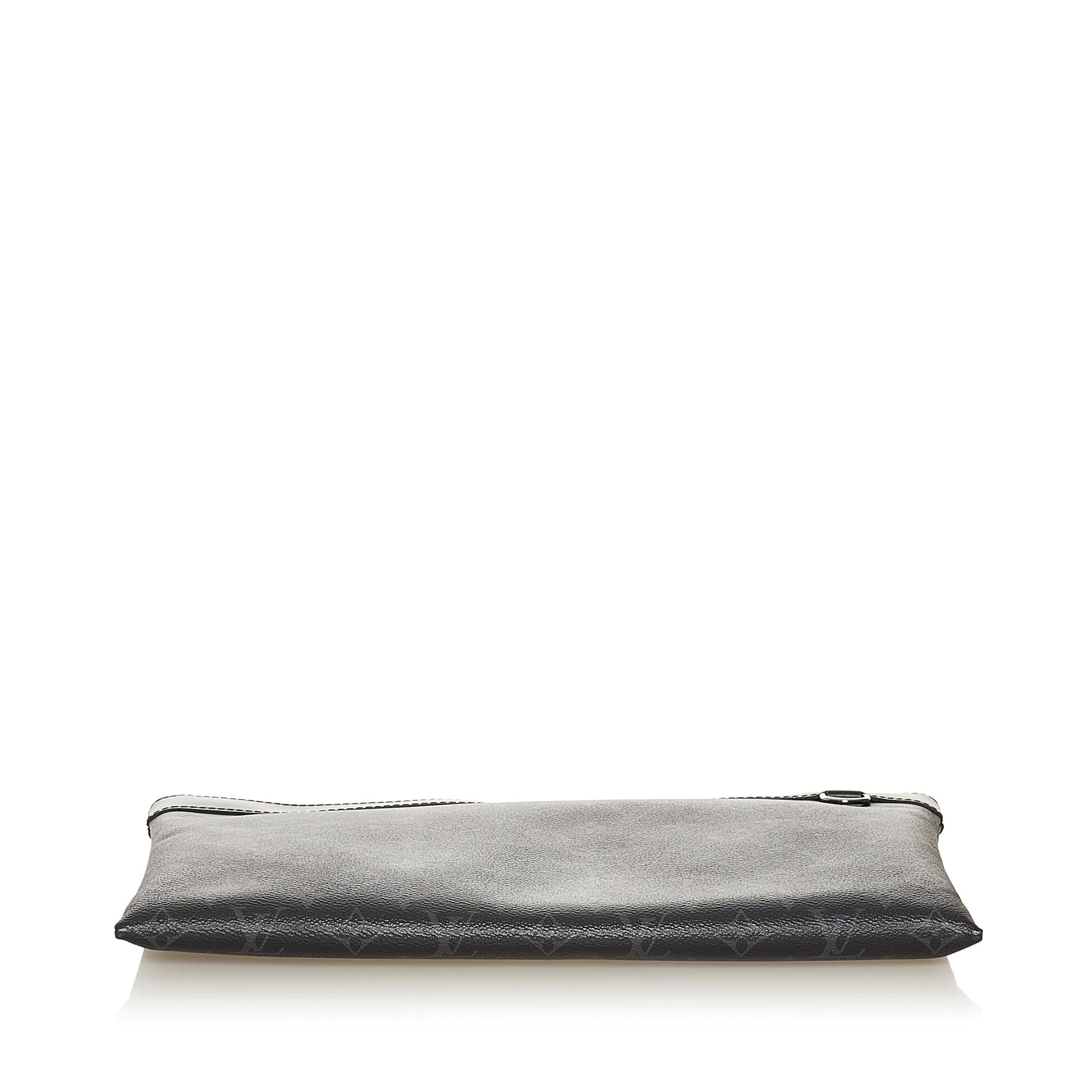 Louis Vuitton Monogram Eclipse Discovery Pochette GM (SHG-37297)