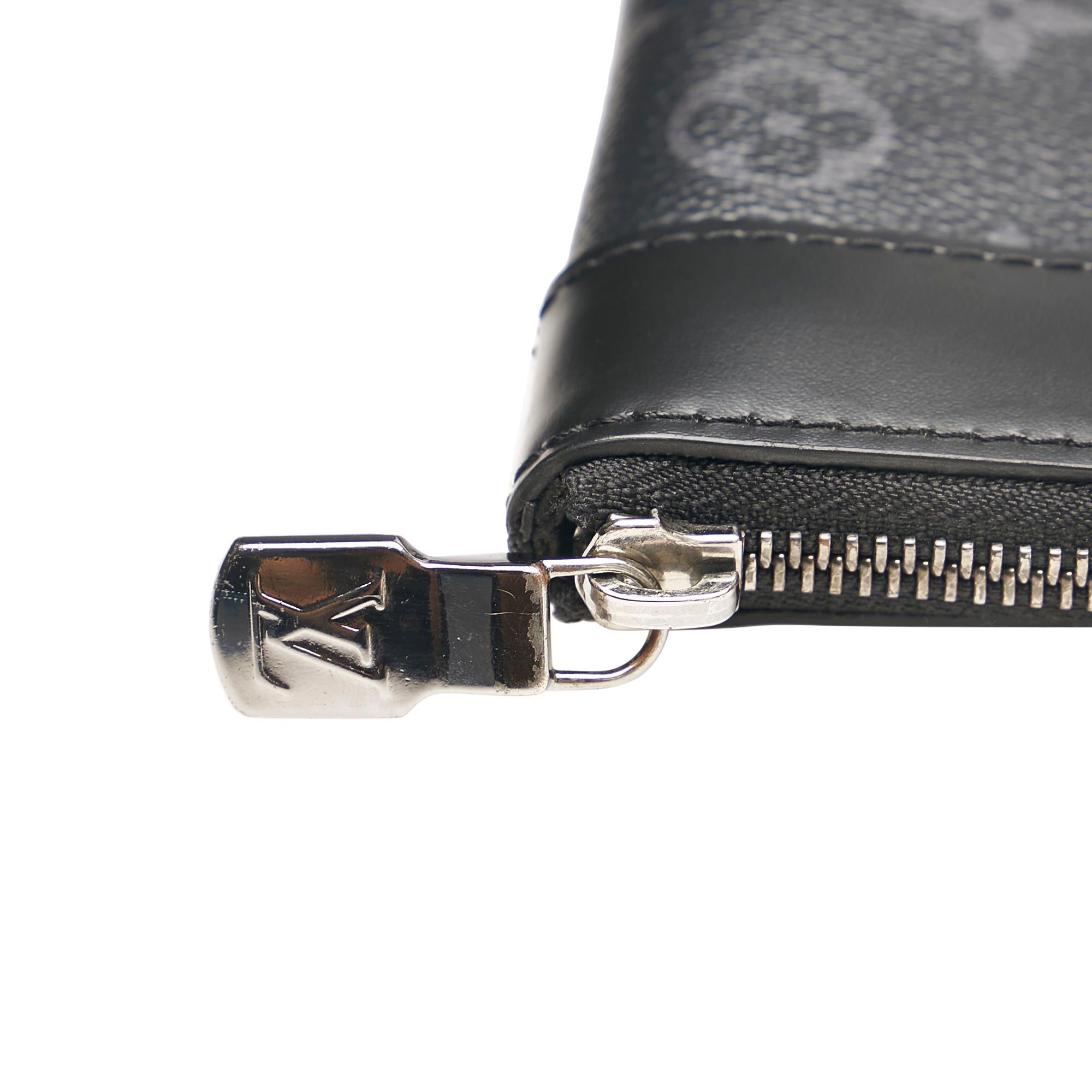 Louis Vuitton Monogram Eclipse Discovery Pochette GM (SHG-37297)