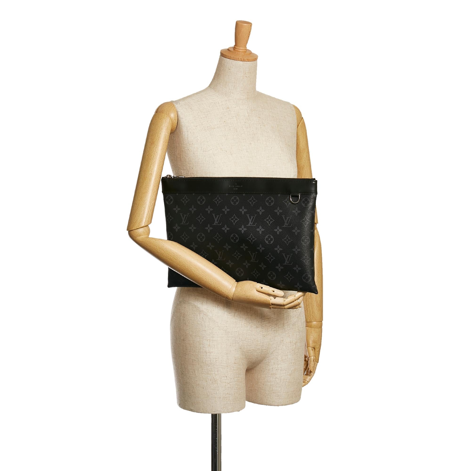 Louis Vuitton Monogram Eclipse Discovery Pochette GM (SHG-37297)