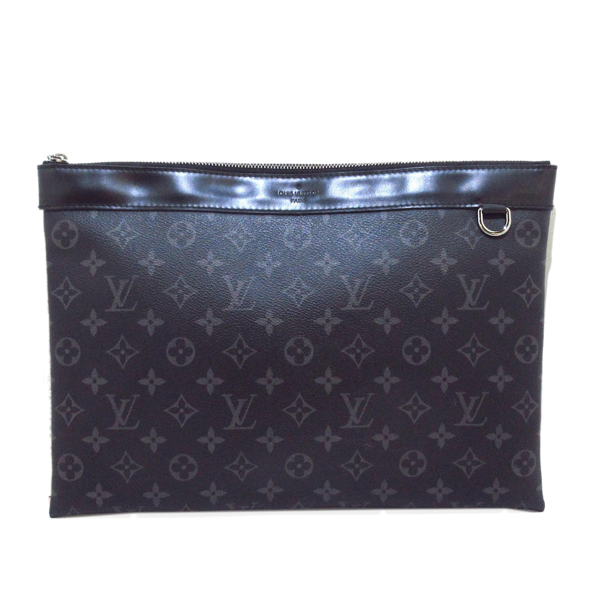 Louis Vuitton Monogram Eclipse Discovery Pochette GM (SHG-EvPn9B)