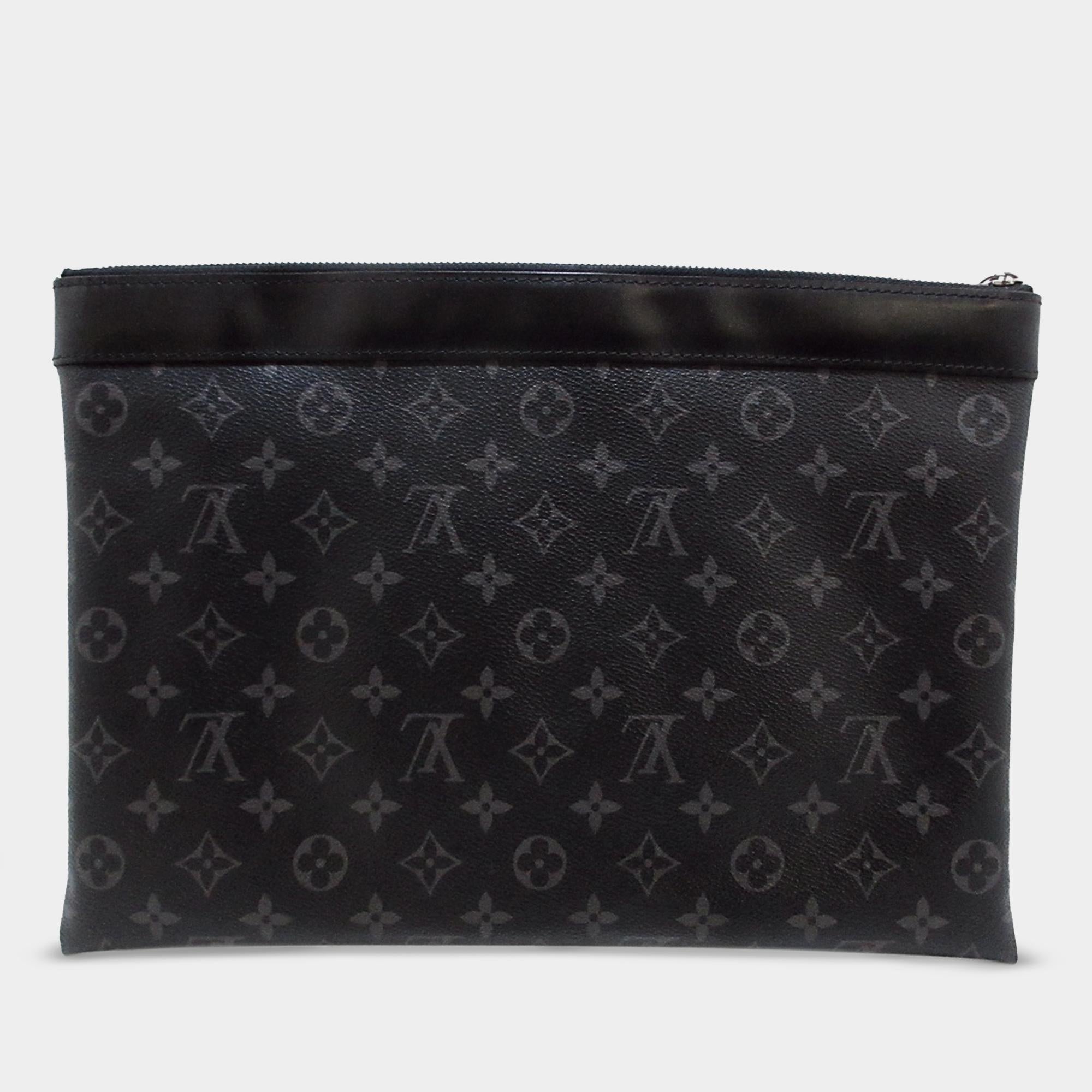 Louis Vuitton Monogram Eclipse Discovery Pochette GM (SHG-jm4vmb)