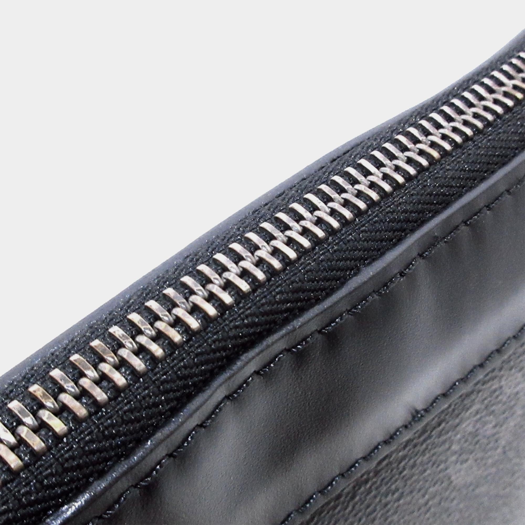 Louis Vuitton Monogram Eclipse Discovery Pochette GM (SHG-jm4vmb)