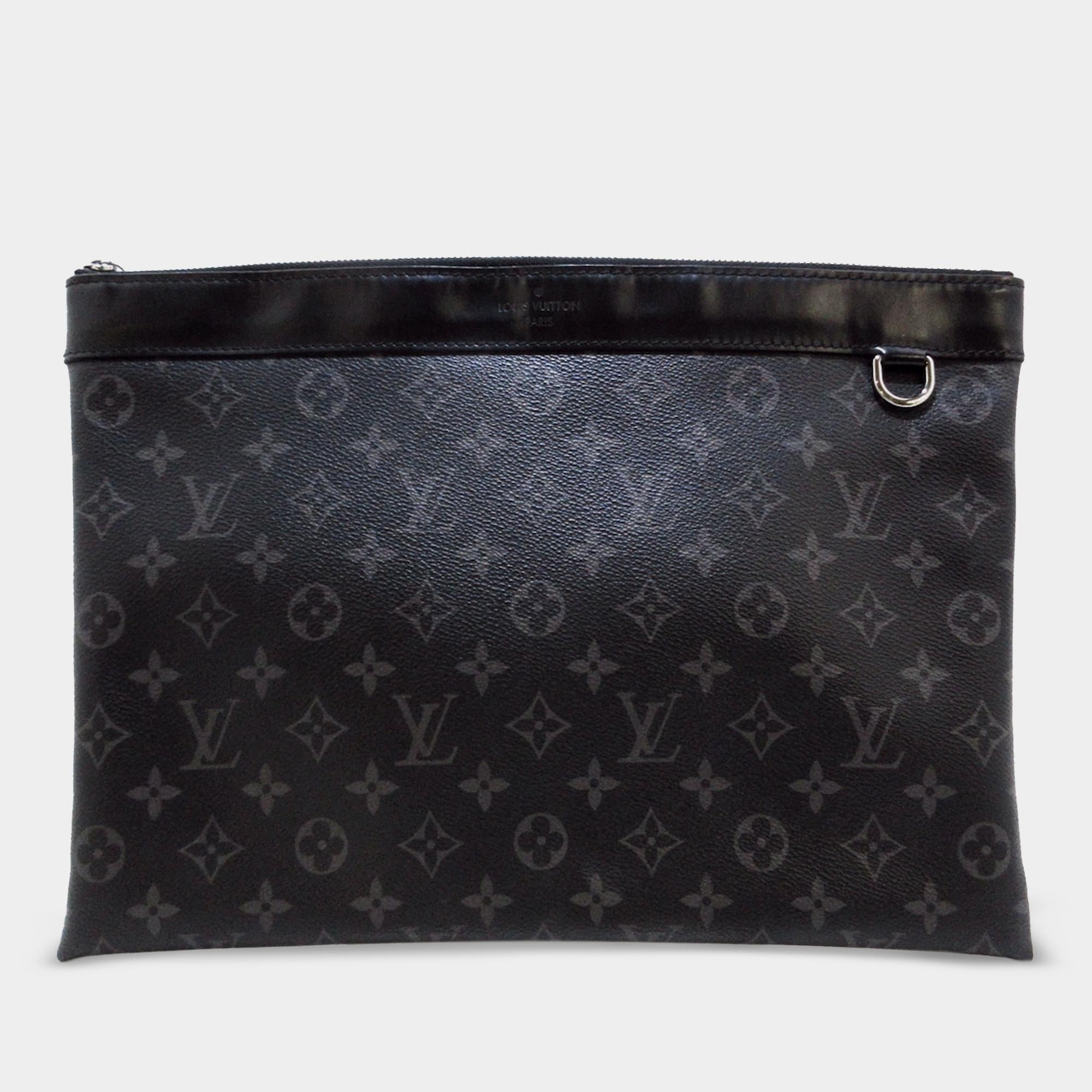 Louis Vuitton Monogram Eclipse Discovery Pochette GM (SHG-jm4vmb)