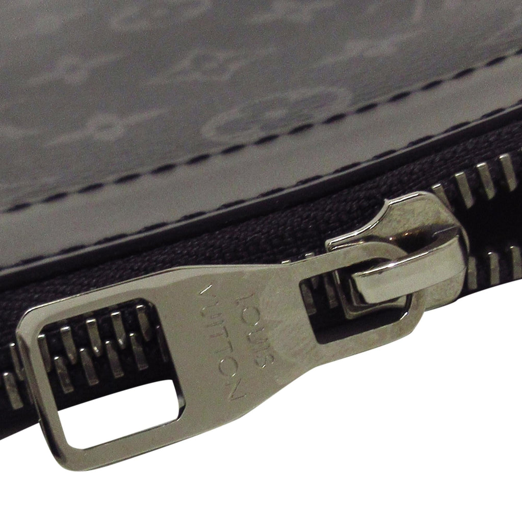 Louis Vuitton Monogram Eclipse Discovery Pochette (SHG-H5M49L)