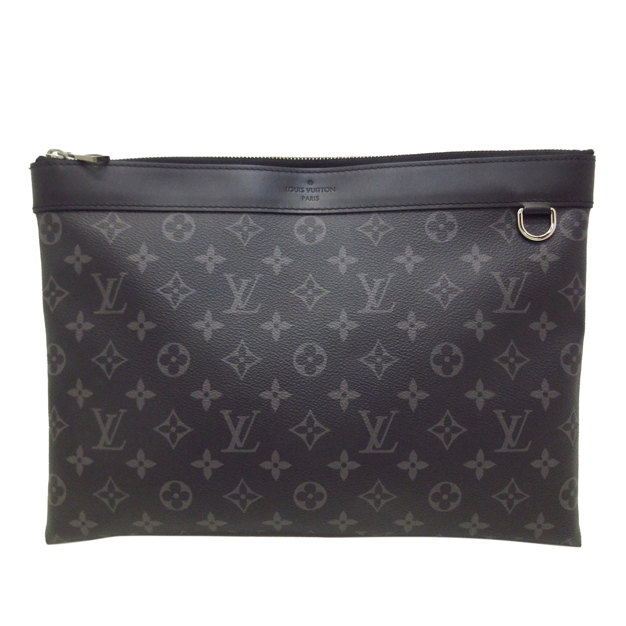 Louis Vuitton Monogram Eclipse Discovery Pochette (SHG-H5M49L)