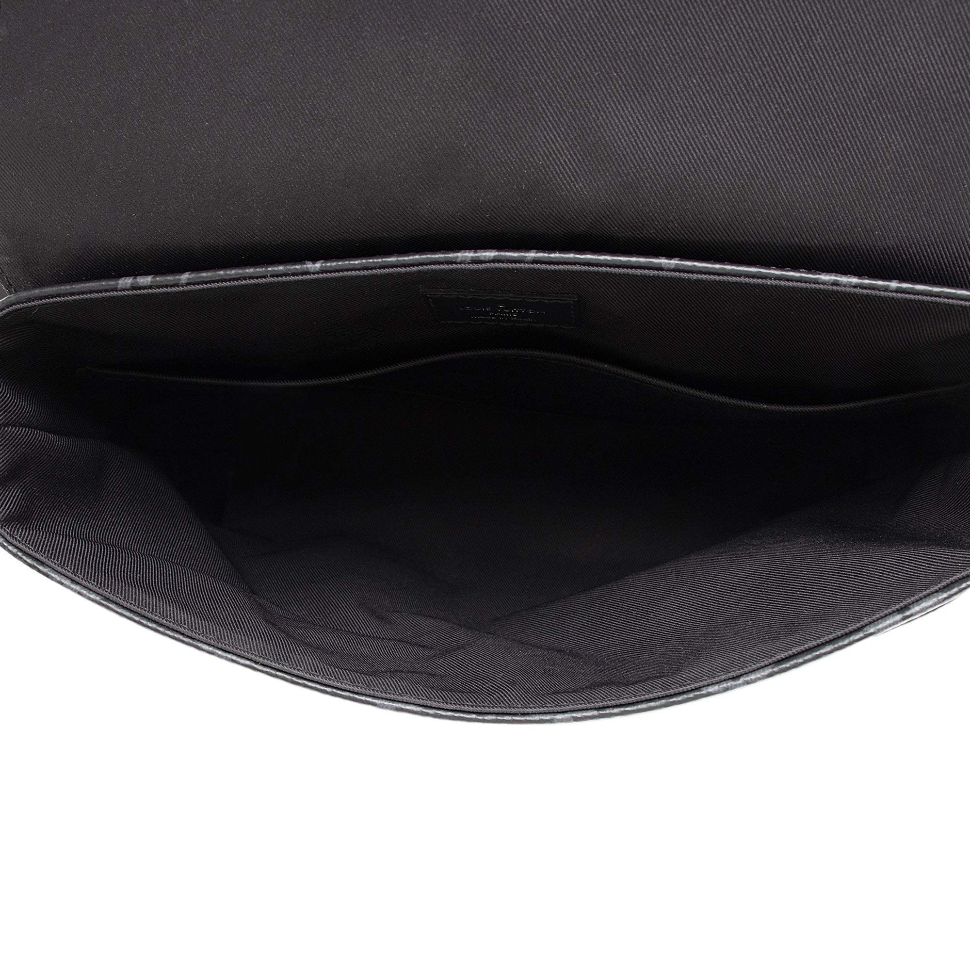 Louis Vuitton Monogram Eclipse District PM Messenger (SHF-vwUUWv)