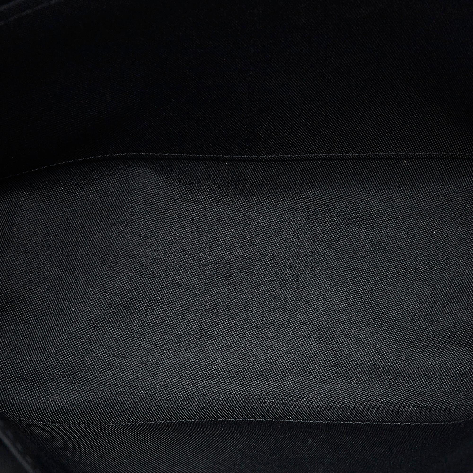 Louis Vuitton Monogram Eclipse Explorer PM (SHG-rAPfvW)