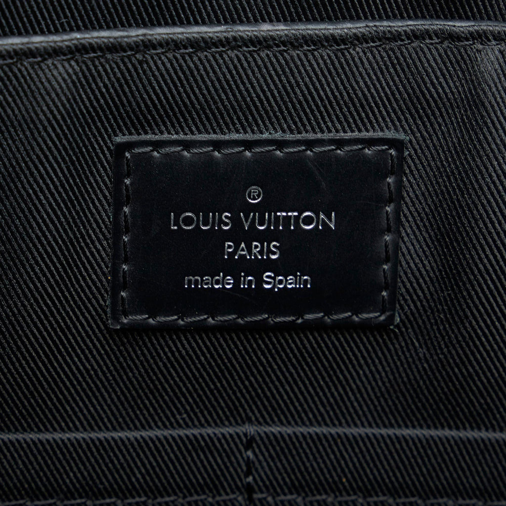 Louis Vuitton Monogram Eclipse Explorer PM (SHG-rAPfvW)