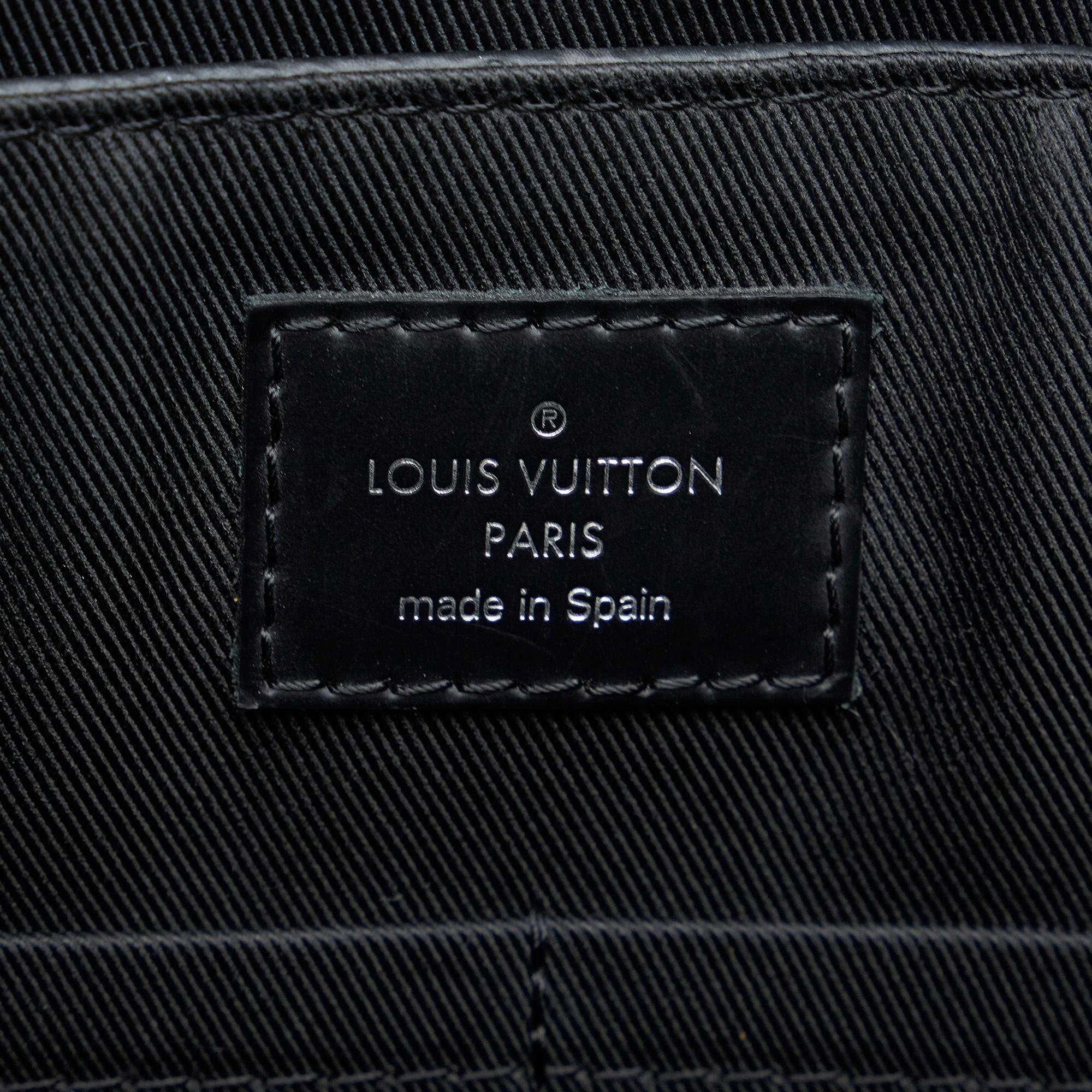 Louis Vuitton Monogram Eclipse Explorer PM (SHG-rAPfvW)