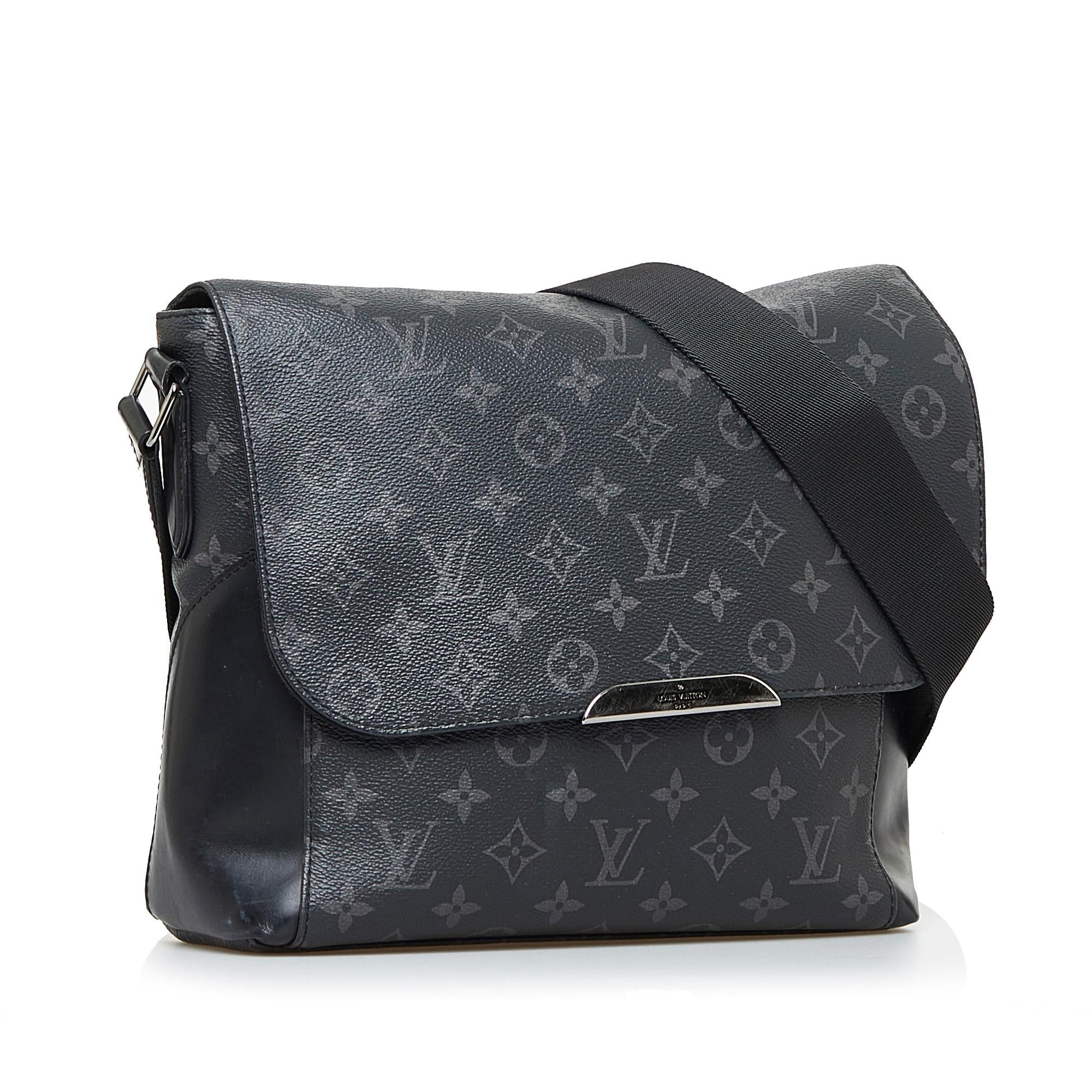Louis Vuitton Monogram Eclipse Explorer PM (SHG-rAPfvW)