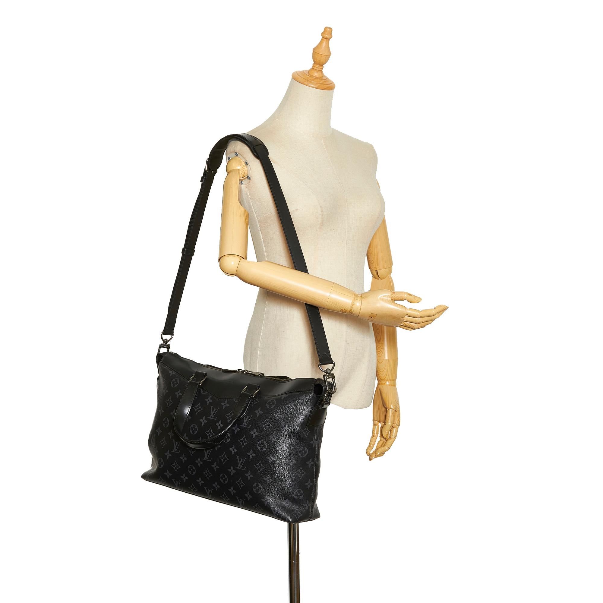 Louis Vuitton Monogram Eclipse Explorer (SHG-QBddKR)
