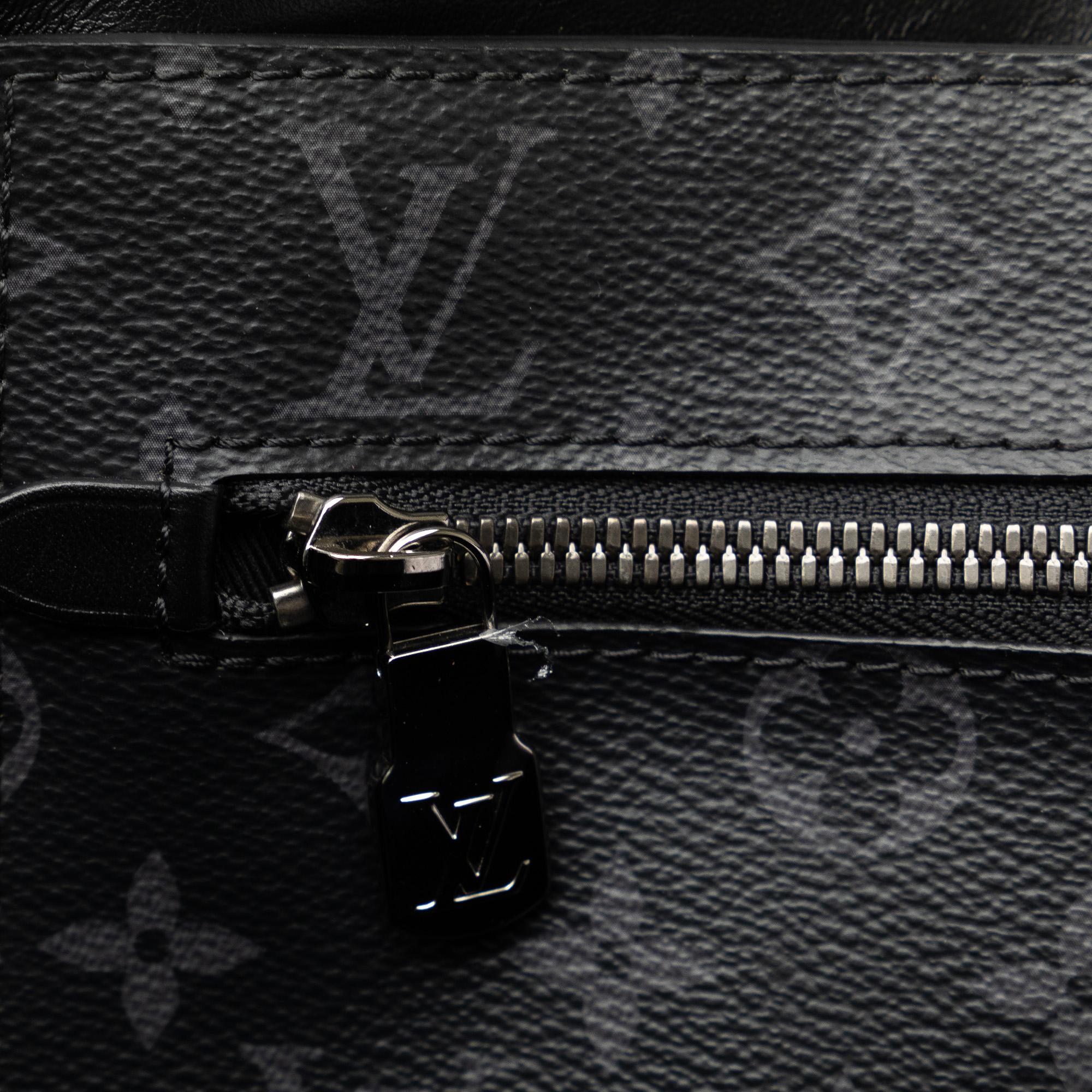 Louis Vuitton Monogram Eclipse Grand Sac Tote (SHG-PISBep)