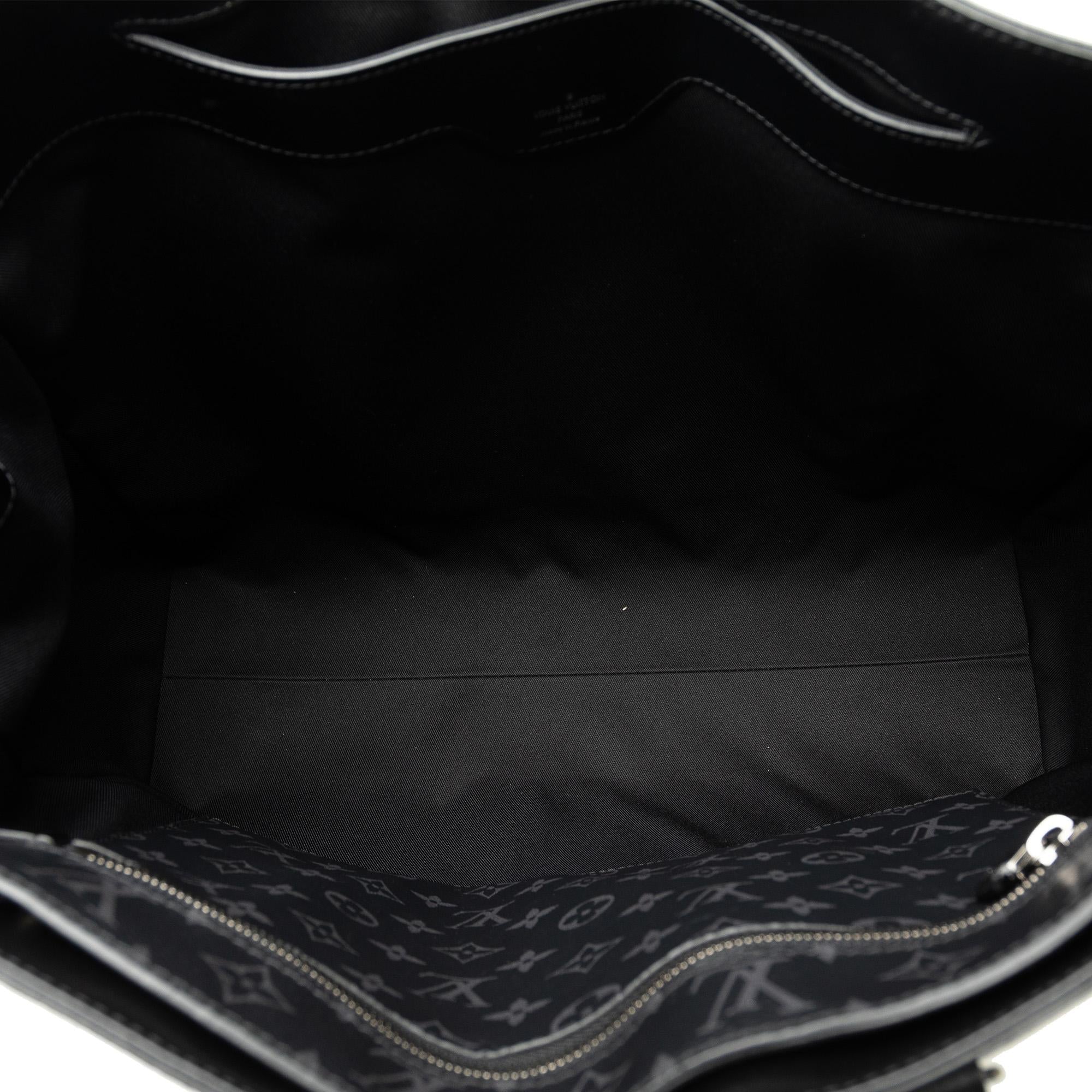 Louis Vuitton Monogram Eclipse Grand Sac Tote (SHG-PISBep)