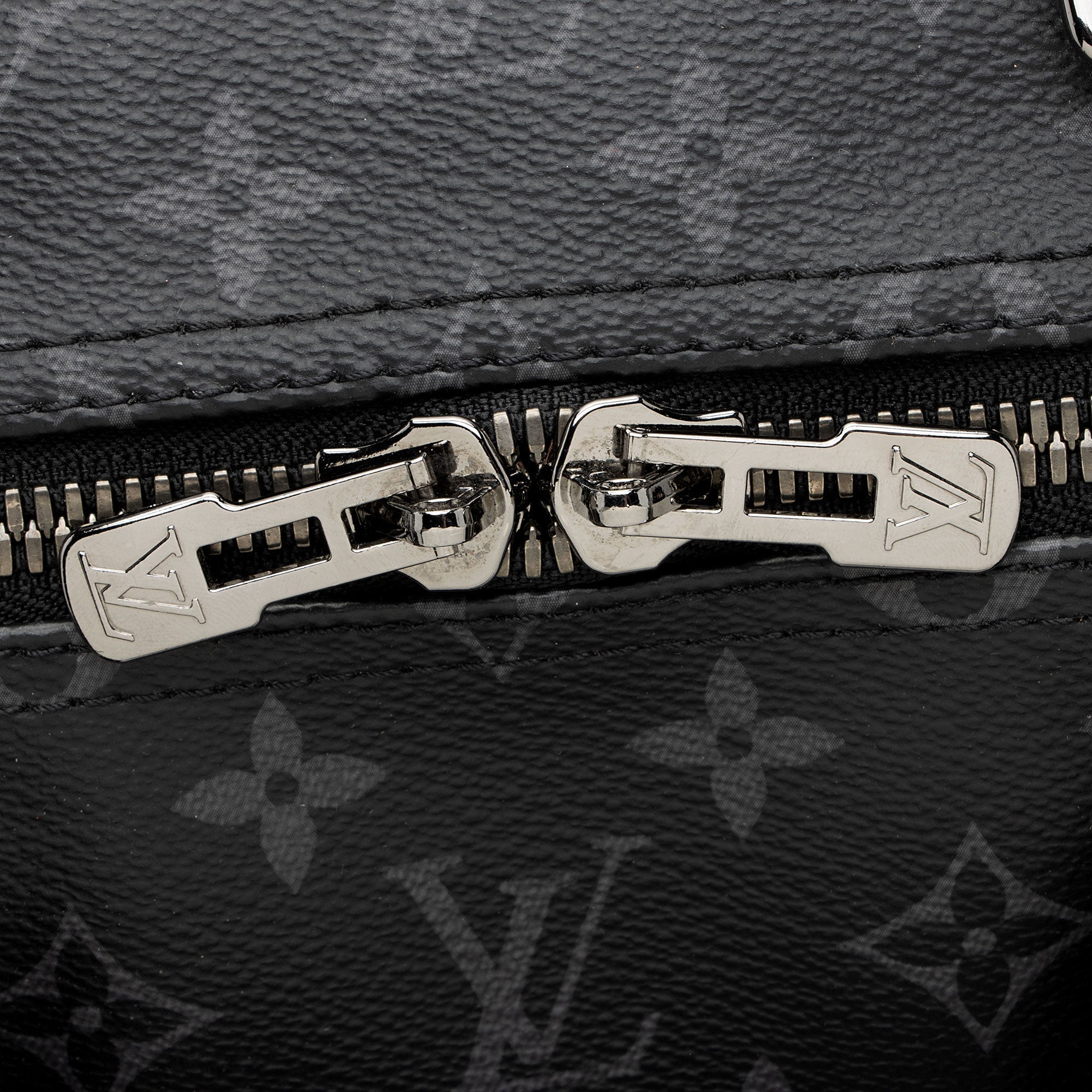 Louis Vuitton Monogram Eclipse Keepall 55 Bandouliere Duffle Bag (SHF-34JbTV)