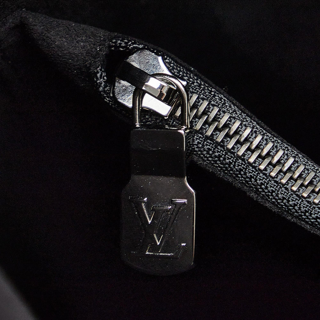 Louis Vuitton Monogram Eclipse North South Tote (SHG-k4XCz5)