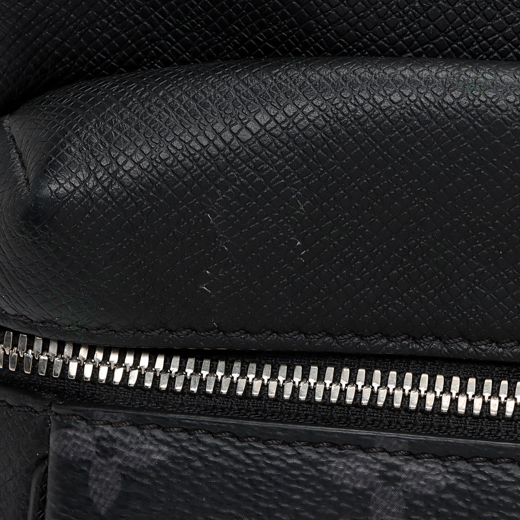 Louis Vuitton Monogram Eclipse Taiga Leather Outdoor Messenger Bag (SHF-yvJahI)