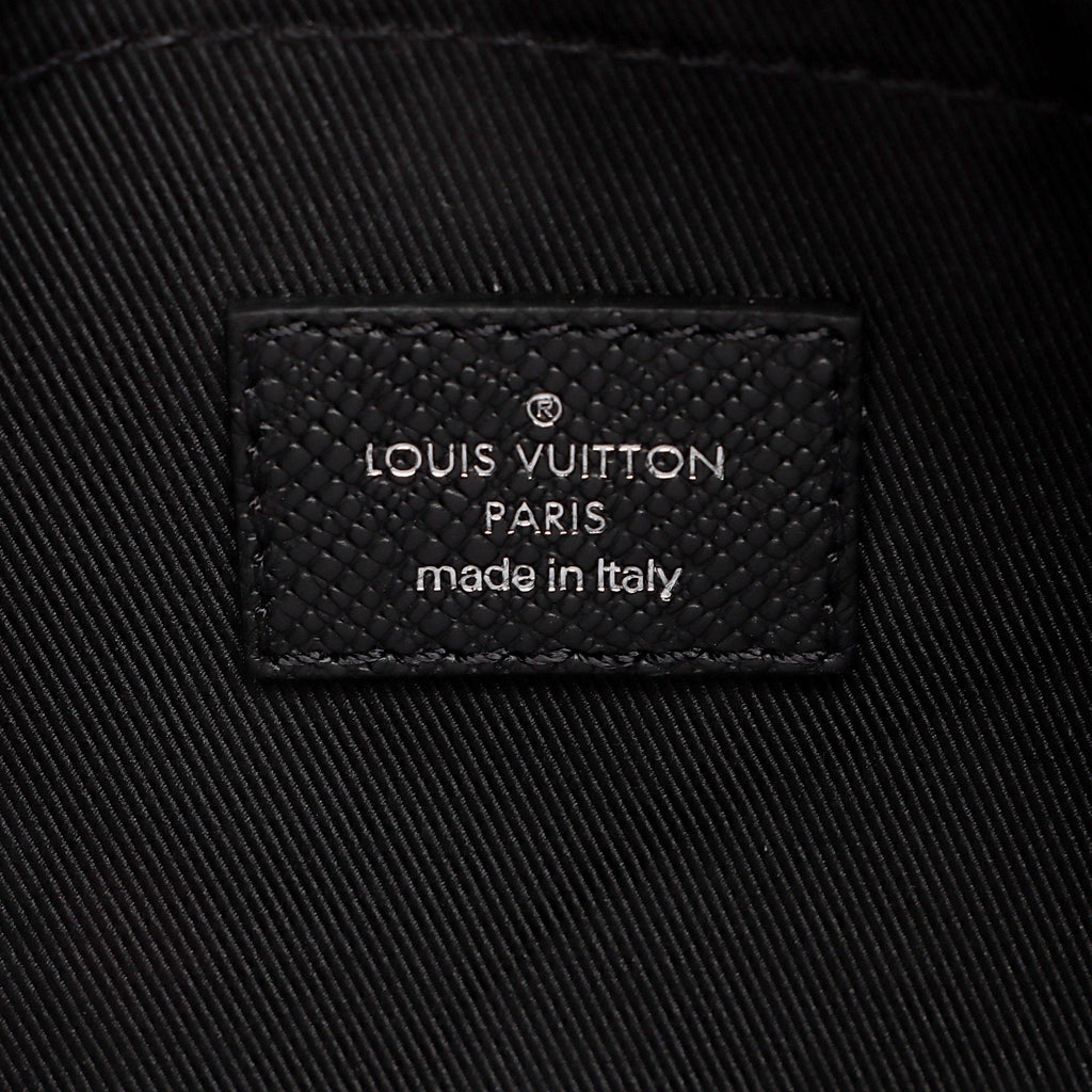 Louis Vuitton Monogram Eclipse Taiga Leather Outdoor Messenger Bag (SHF-yvJahI)