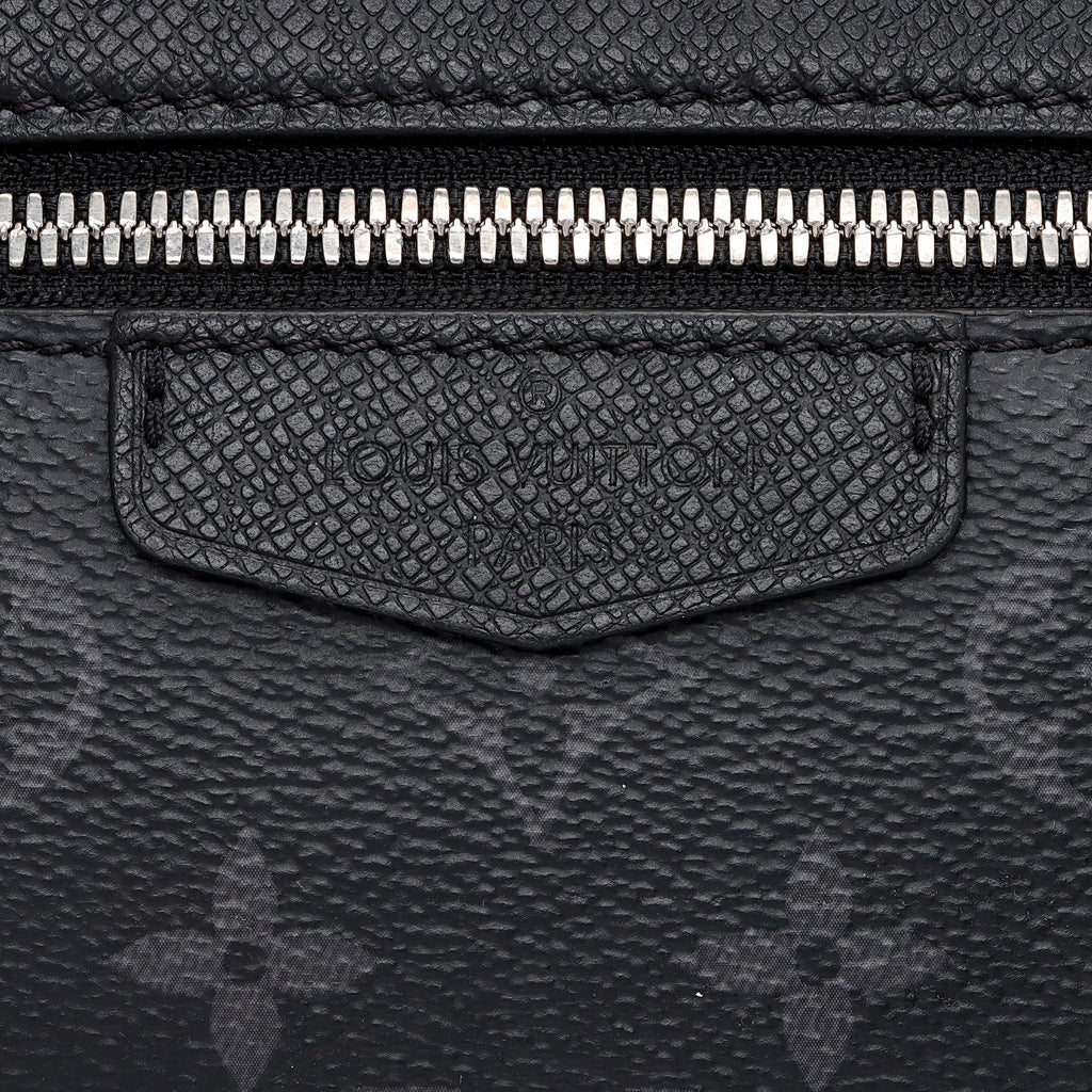 Louis Vuitton Monogram Eclipse Taiga Leather Outdoor Messenger Bag (SHF-yvJahI)