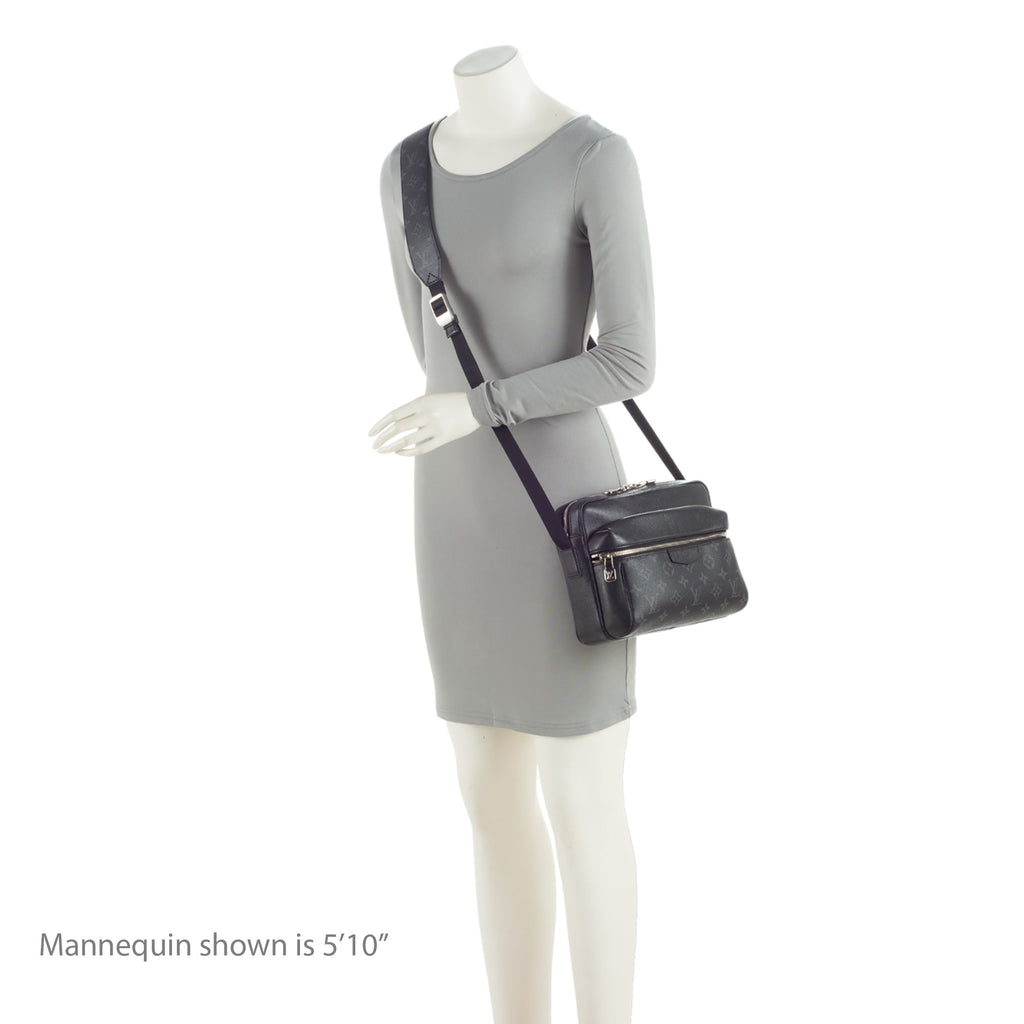 Louis Vuitton Monogram Eclipse Taiga Leather Outdoor Messenger Bag (SHF-yvJahI)