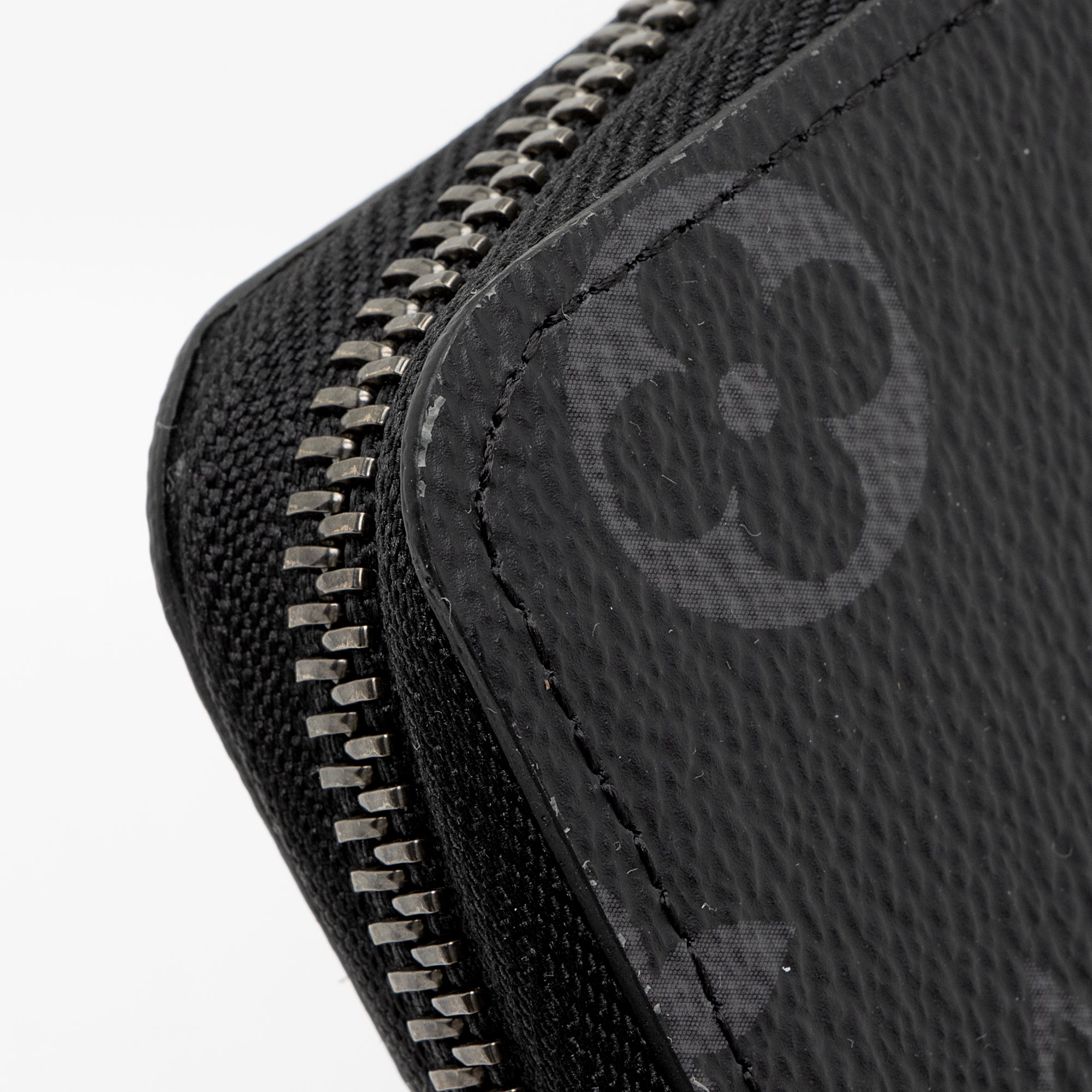 Louis Vuitton Monogram Eclipse Vertical Zippy Wallet (SHF-aUsvWA)