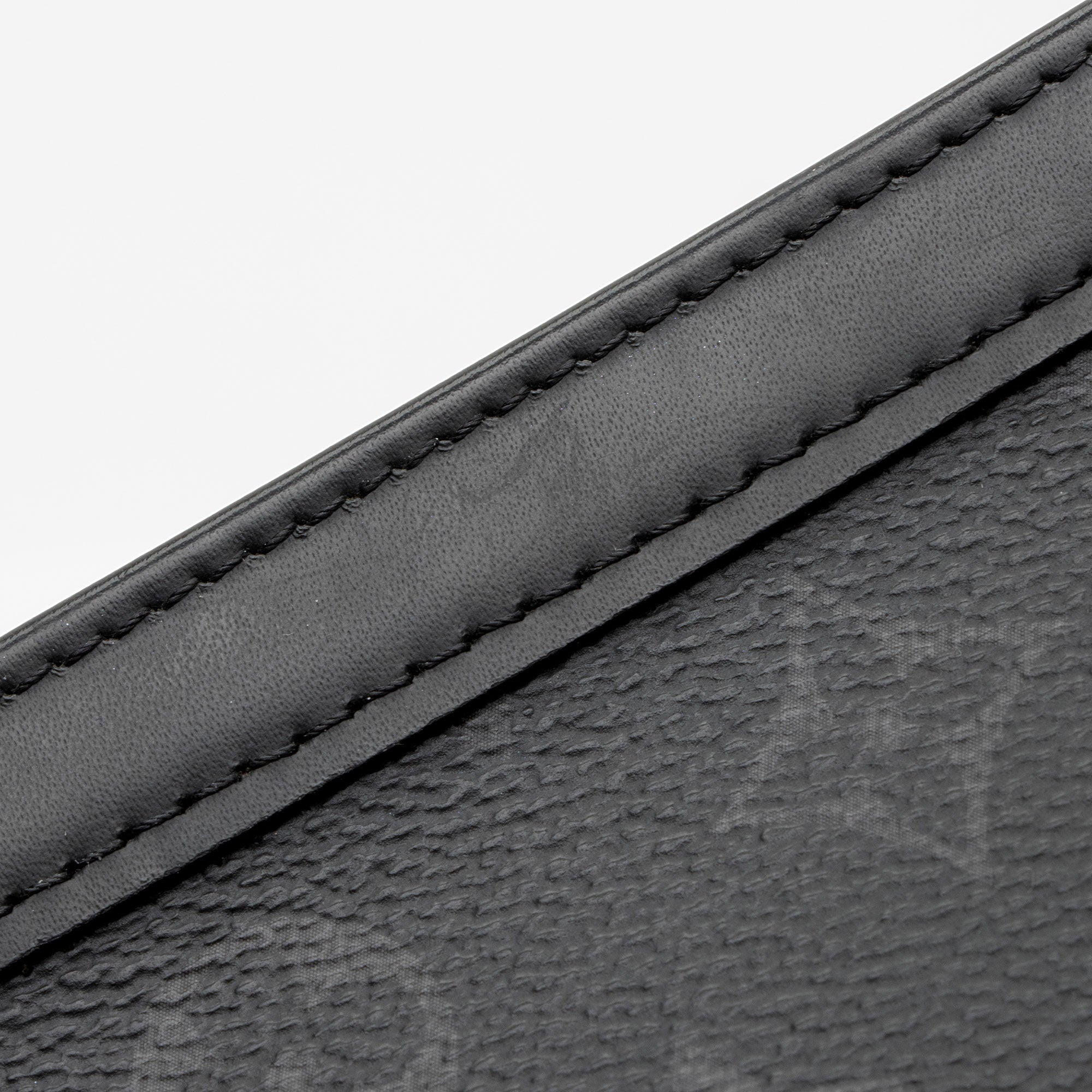Louis Vuitton Monogram Eclipse Voyage MM Pochette (SHF-naXUvB)