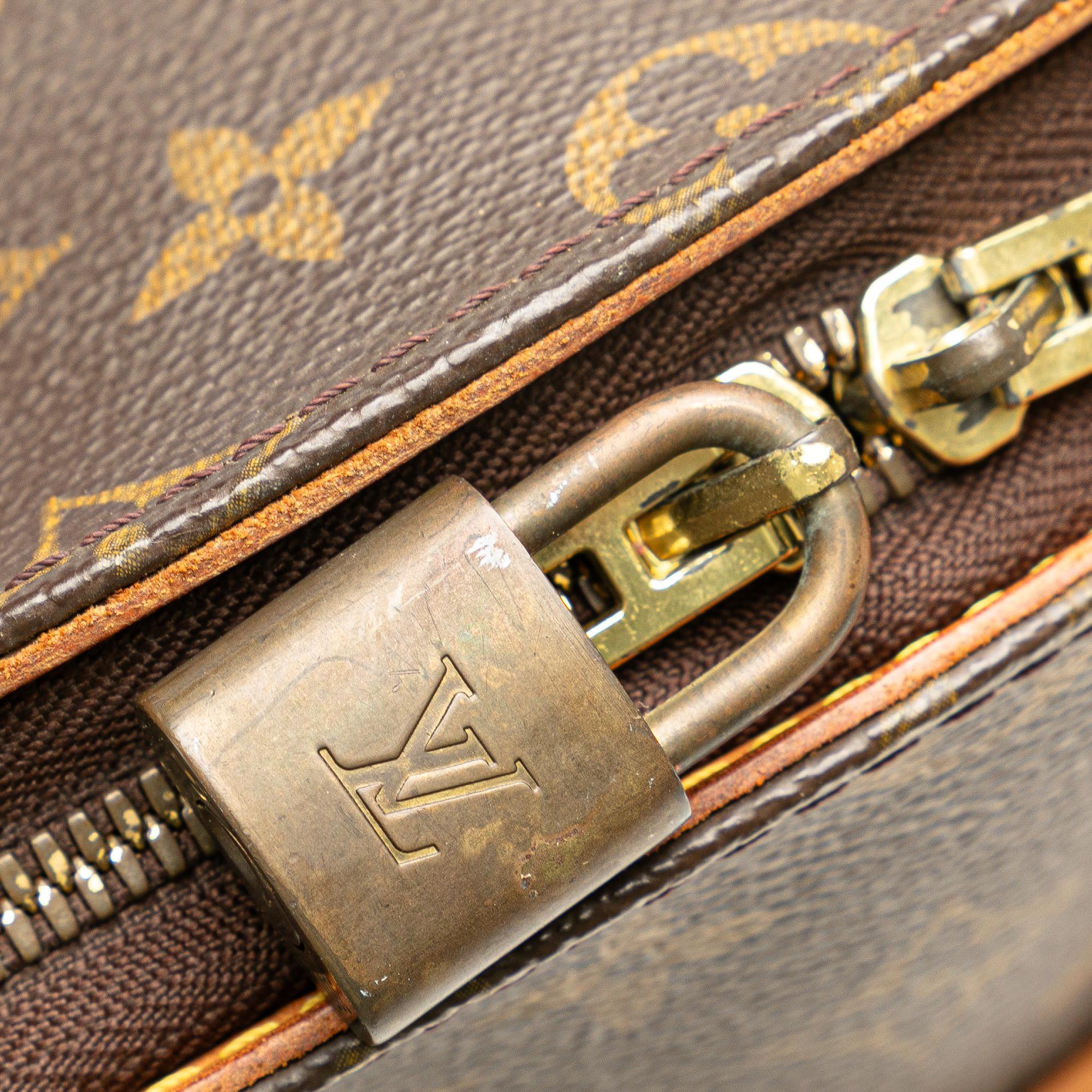 Louis Vuitton Monogram Ellipse PM (SHG-f9aXmf)