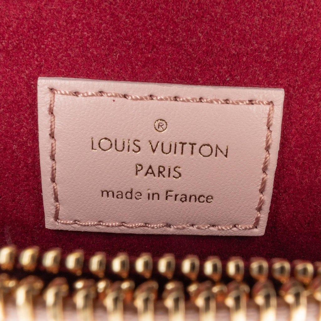 Louis Vuitton Monogram Embossed Puffy Lambskin Coussin PM (SHG-fczAaj)