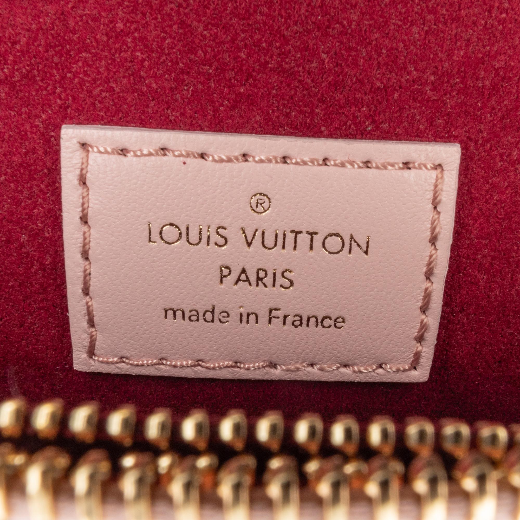 Louis Vuitton Monogram Embossed Puffy Lambskin Coussin PM (SHG-WEpuPS)