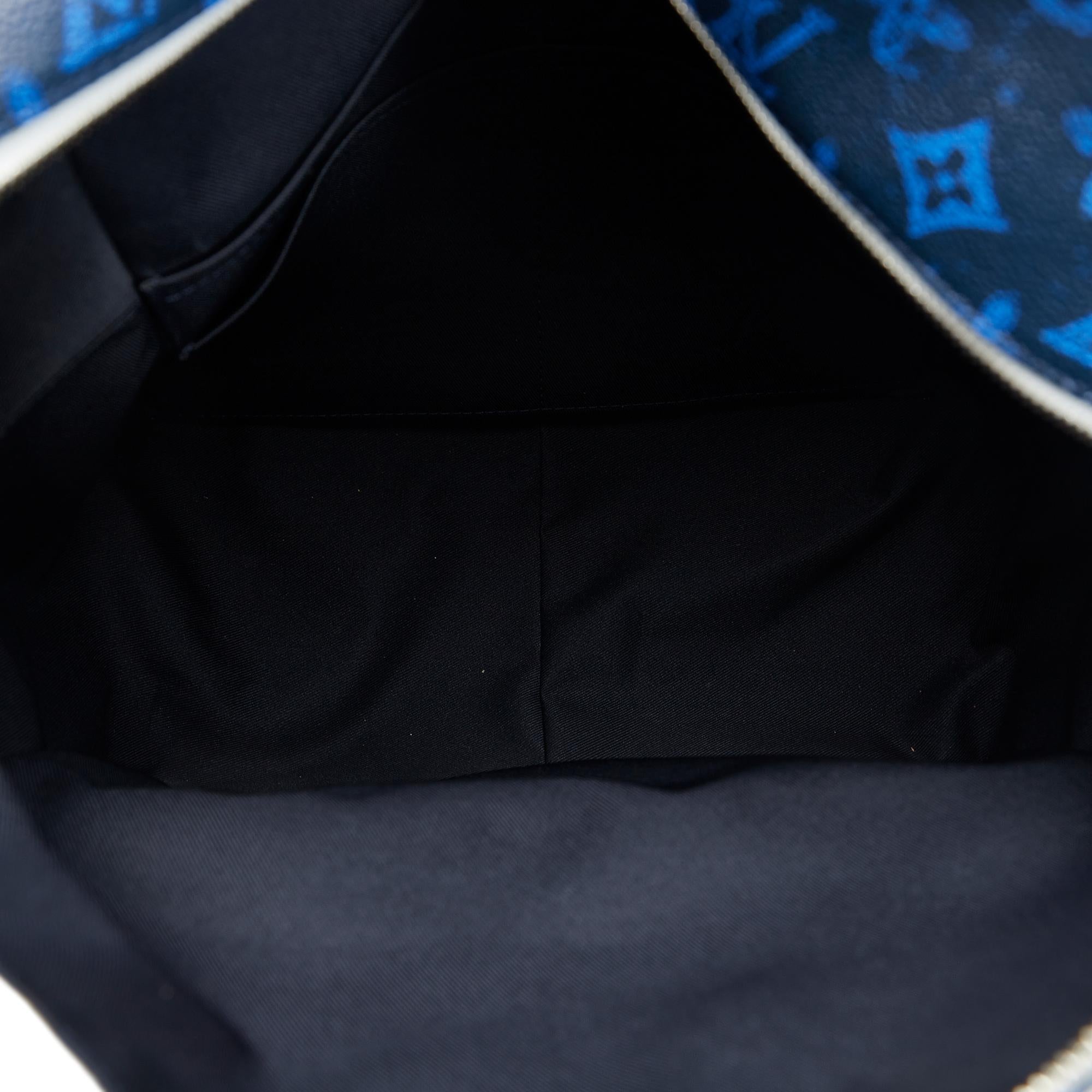 Louis Vuitton Monogram Everyday Discovery Backpack PM (SHG-uv4nrZ)