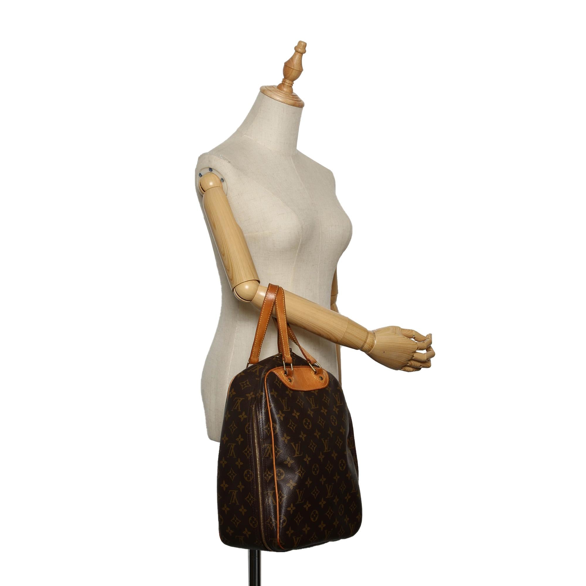 Louis Vuitton Monogram Excursion (SHG-22746)