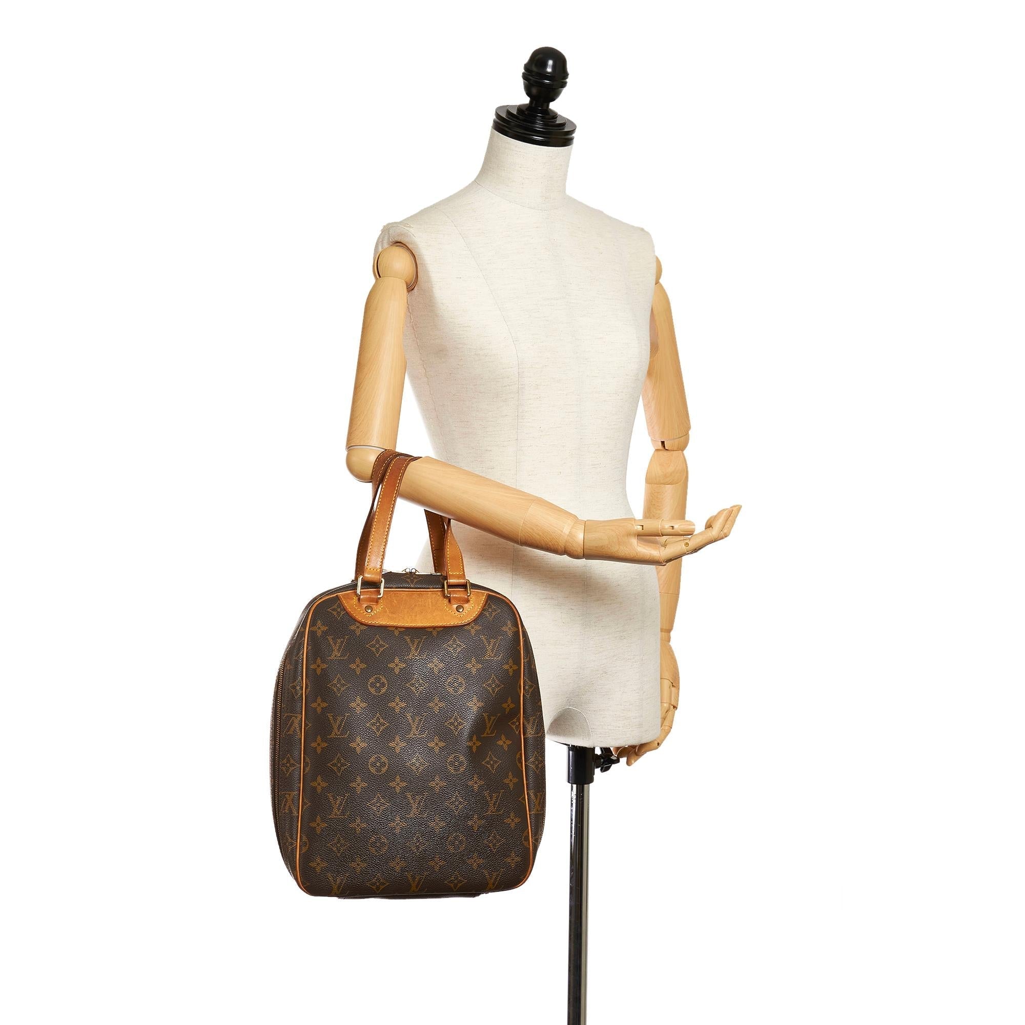 Louis Vuitton Monogram Excursion (SHG-28720)