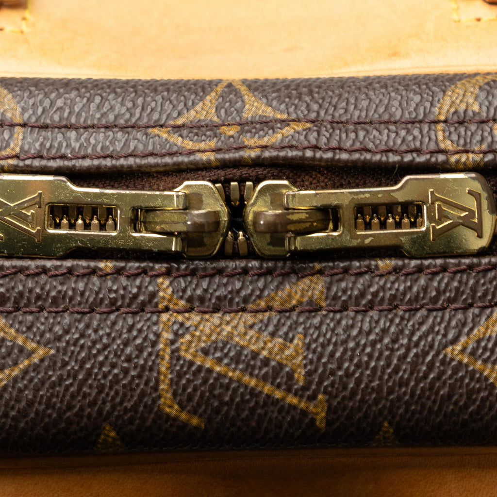 Louis Vuitton Monogram Excursion (SHG-nH0lUa)