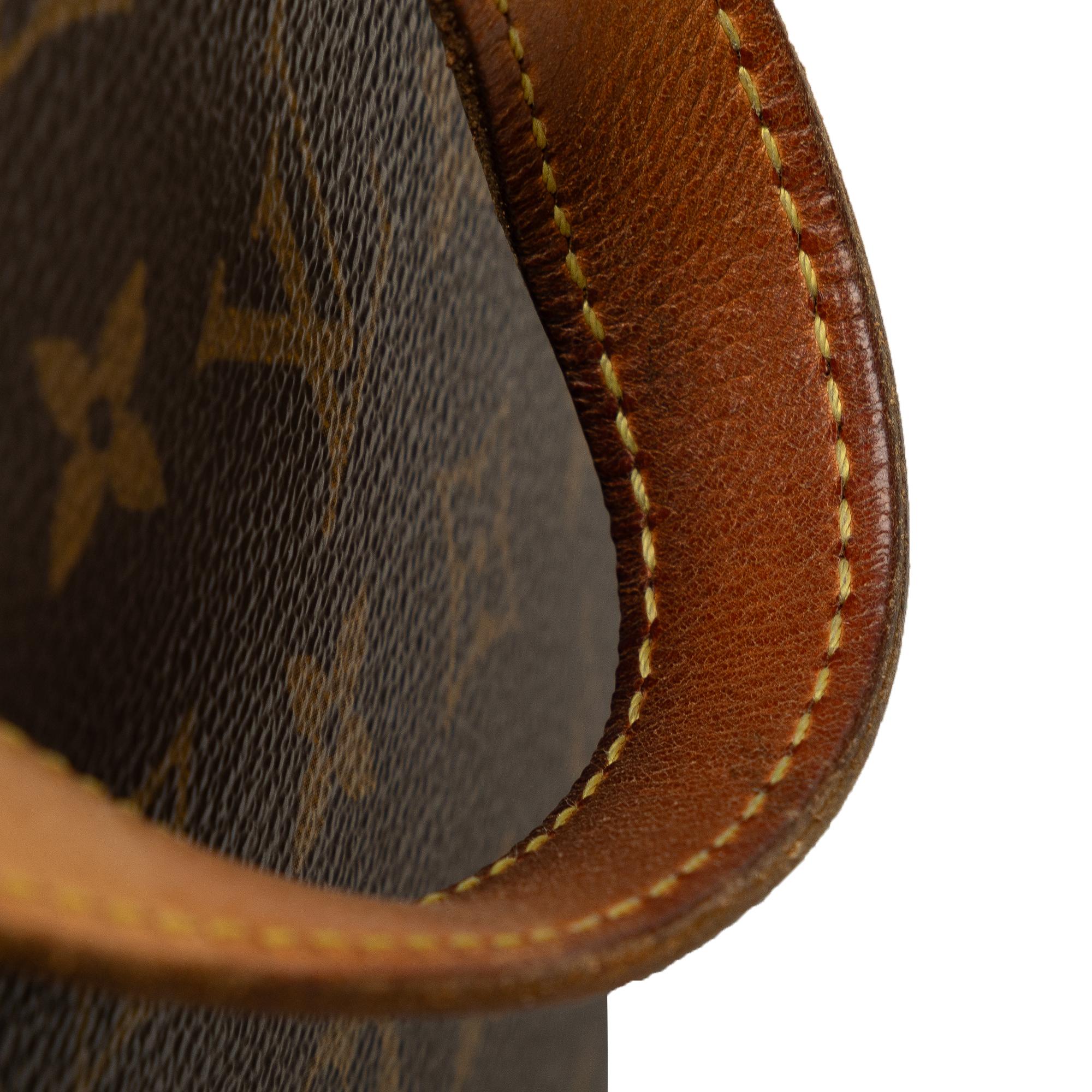Louis Vuitton Monogram Excursion (SHG-nH0lUa)