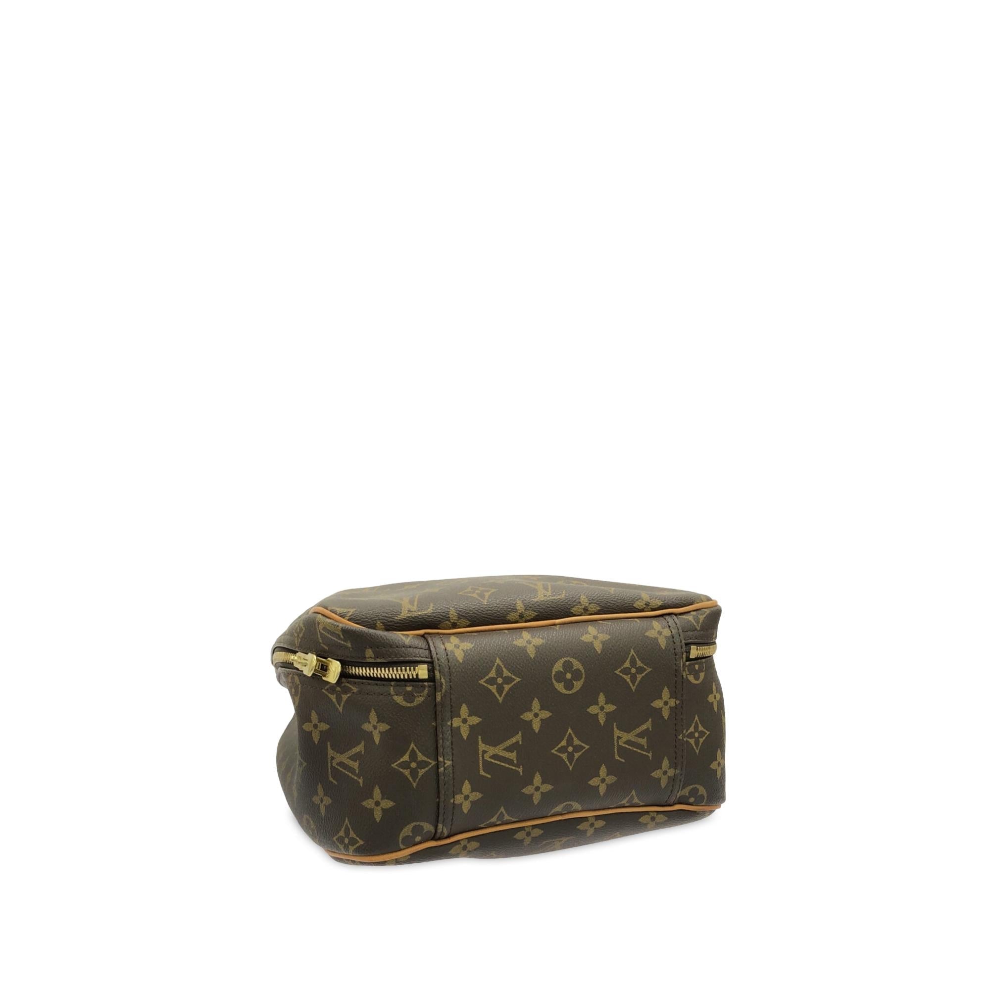 Louis Vuitton Monogram Excursion (SHG-feiGd4)