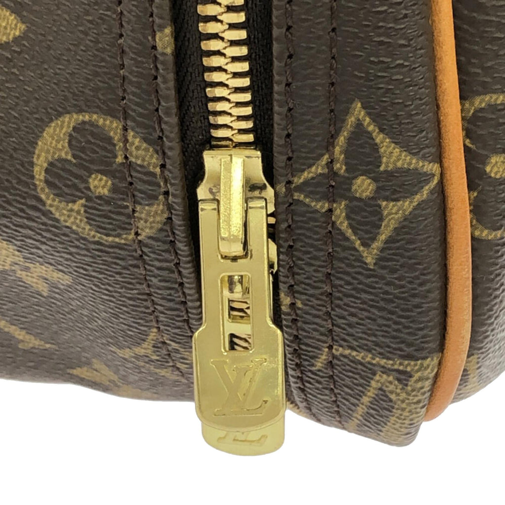 Louis Vuitton Monogram Excursion (SHG-feiGd4)