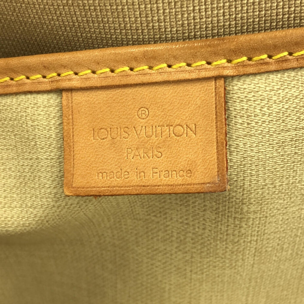 Louis Vuitton Monogram Excursion (SHG-feiGd4)