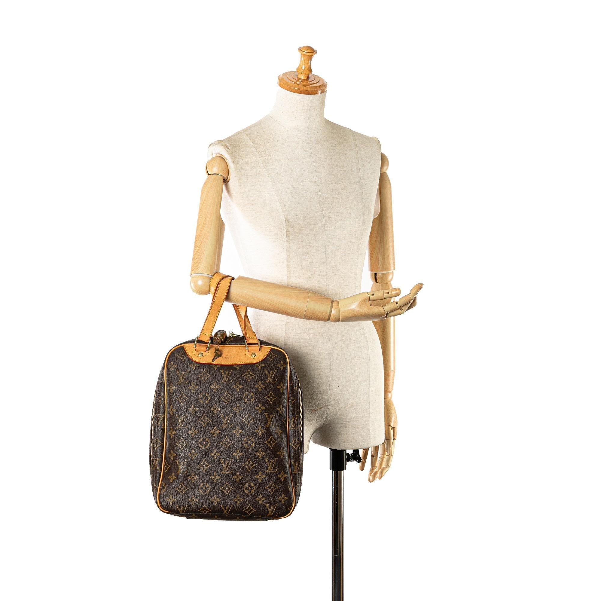 Louis Vuitton Monogram Excursion (SHG-hA7afG)