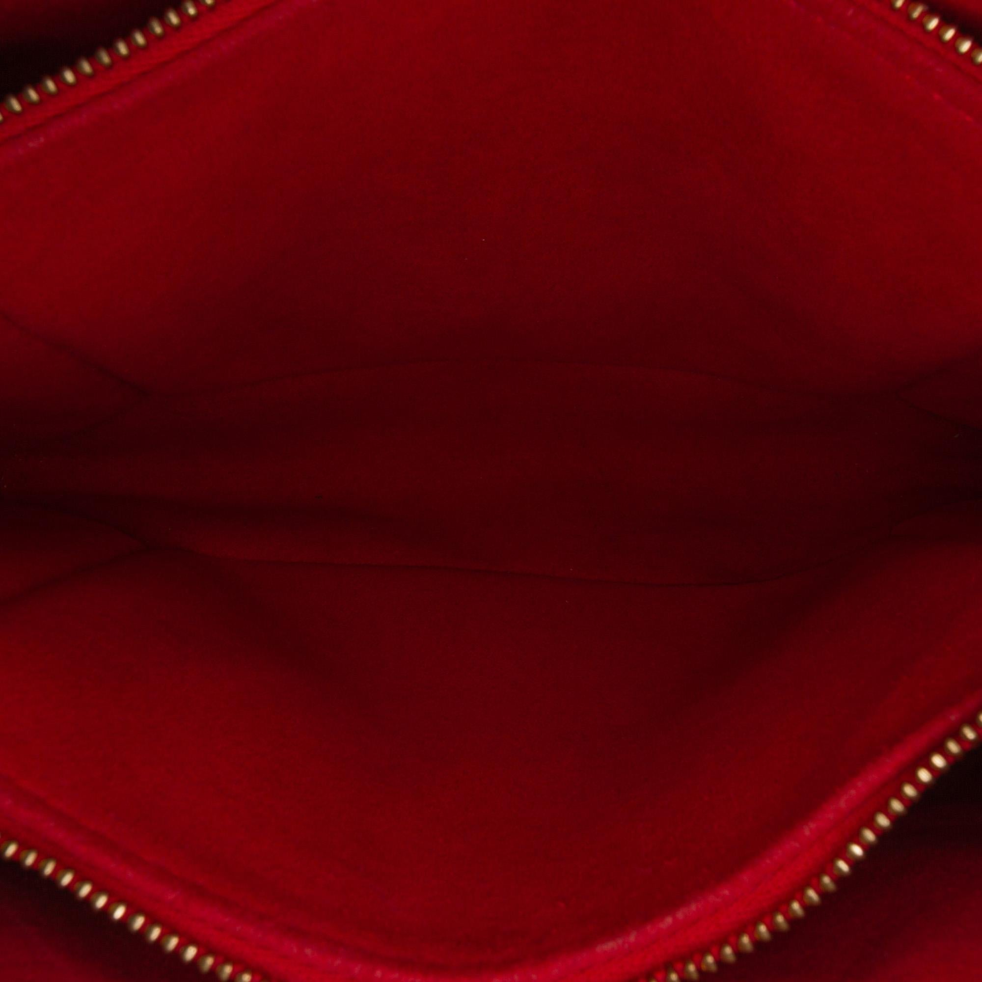Louis Vuitton Monogram Fall In Love Coussin PM (SHG-sNrHnI)