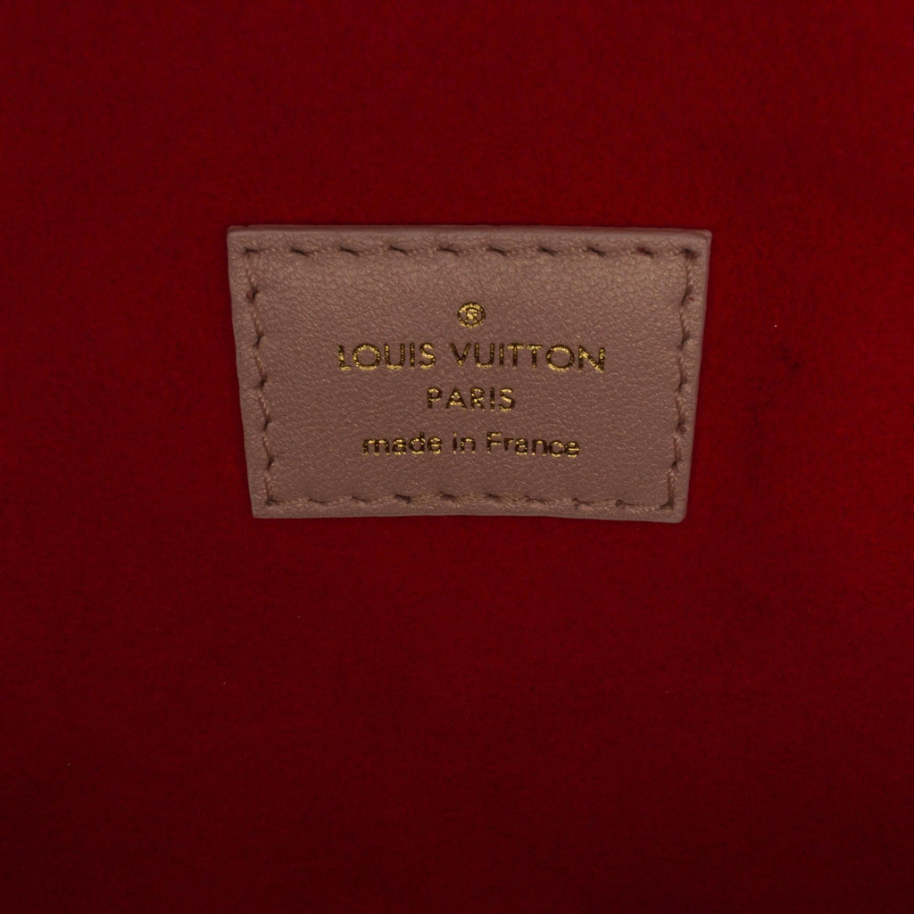 Louis Vuitton Monogram Fall In Love Coussin PM (SHG-sNrHnI)