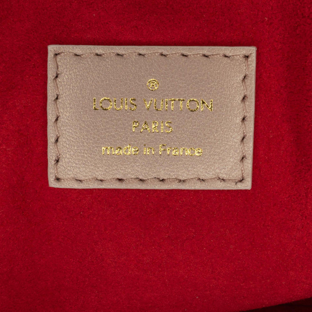 Louis Vuitton Monogram Fall In Love Coussin PM (SHG-5C5qm1)