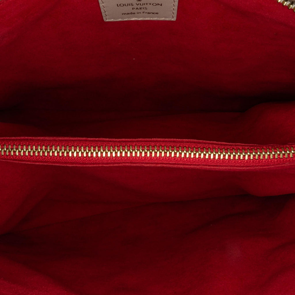Louis Vuitton Monogram Fall In Love Coussin PM (SHG-5C5qm1)
