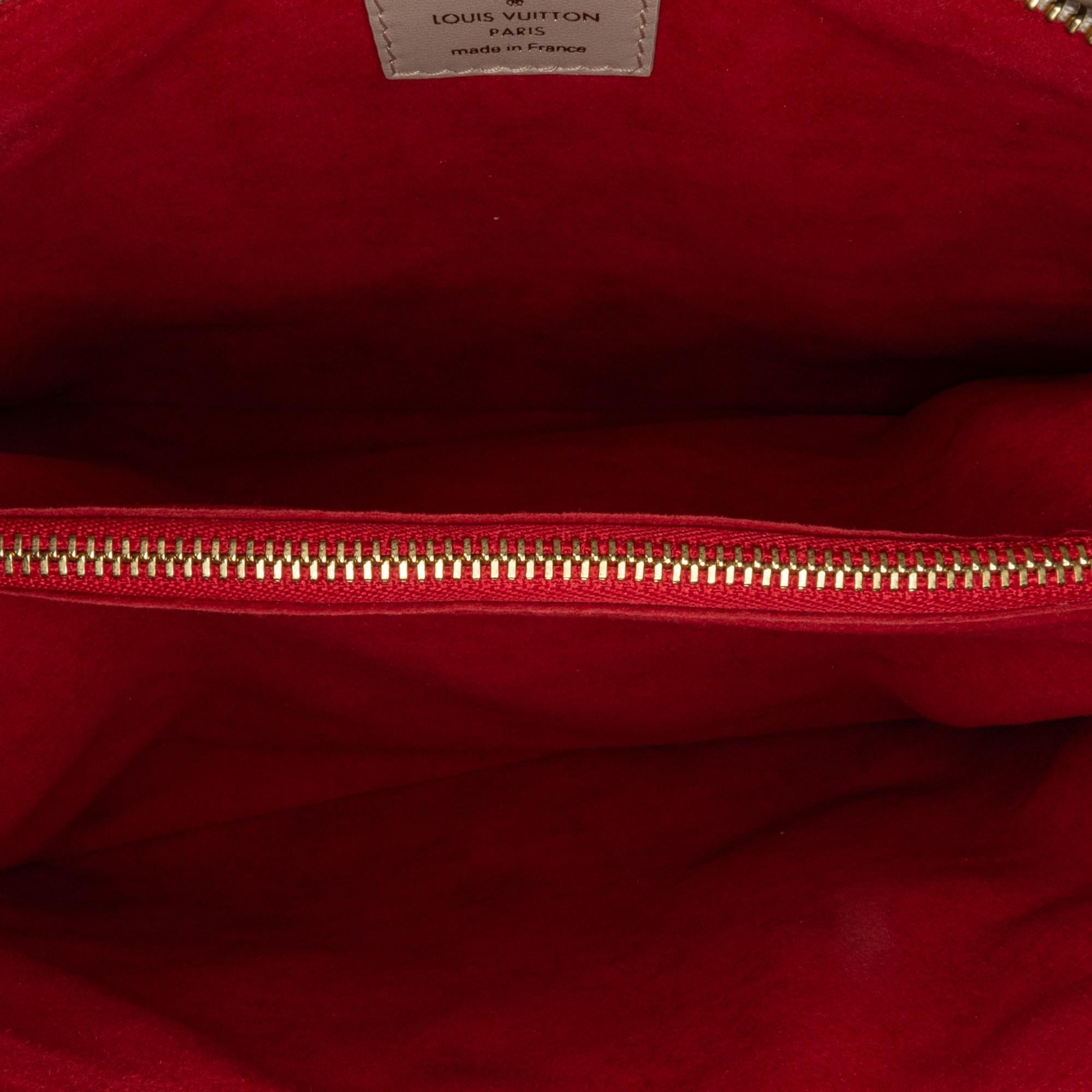 Louis Vuitton Monogram Fall In Love Coussin PM (SHG-5C5qm1)