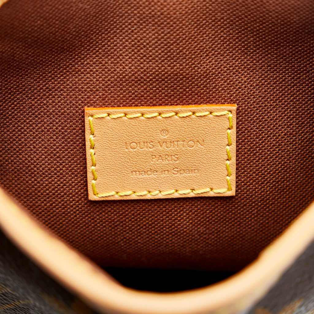 Louis Vuitton Monogram Fold Me Pouch (SHG-bMw8uh)