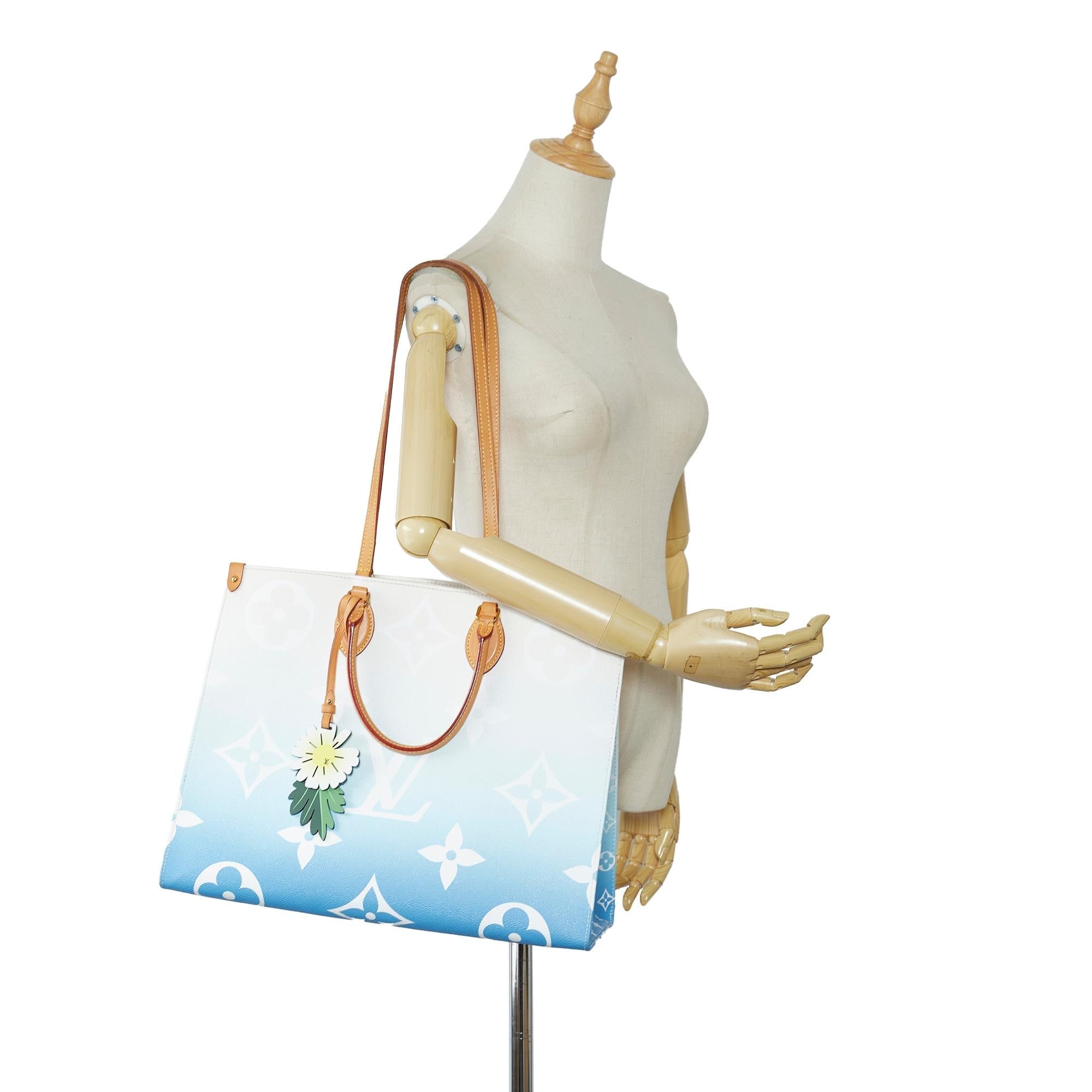 Louis Vuitton Monogram Giant By The Pool OnTheGo GM (SHG-tKl7pq)