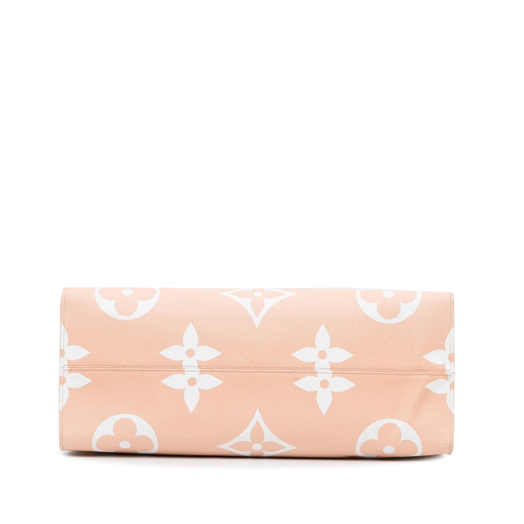 Louis Vuitton Monogram Giant By The Pool Onthego GM (SHG-za9VaB)