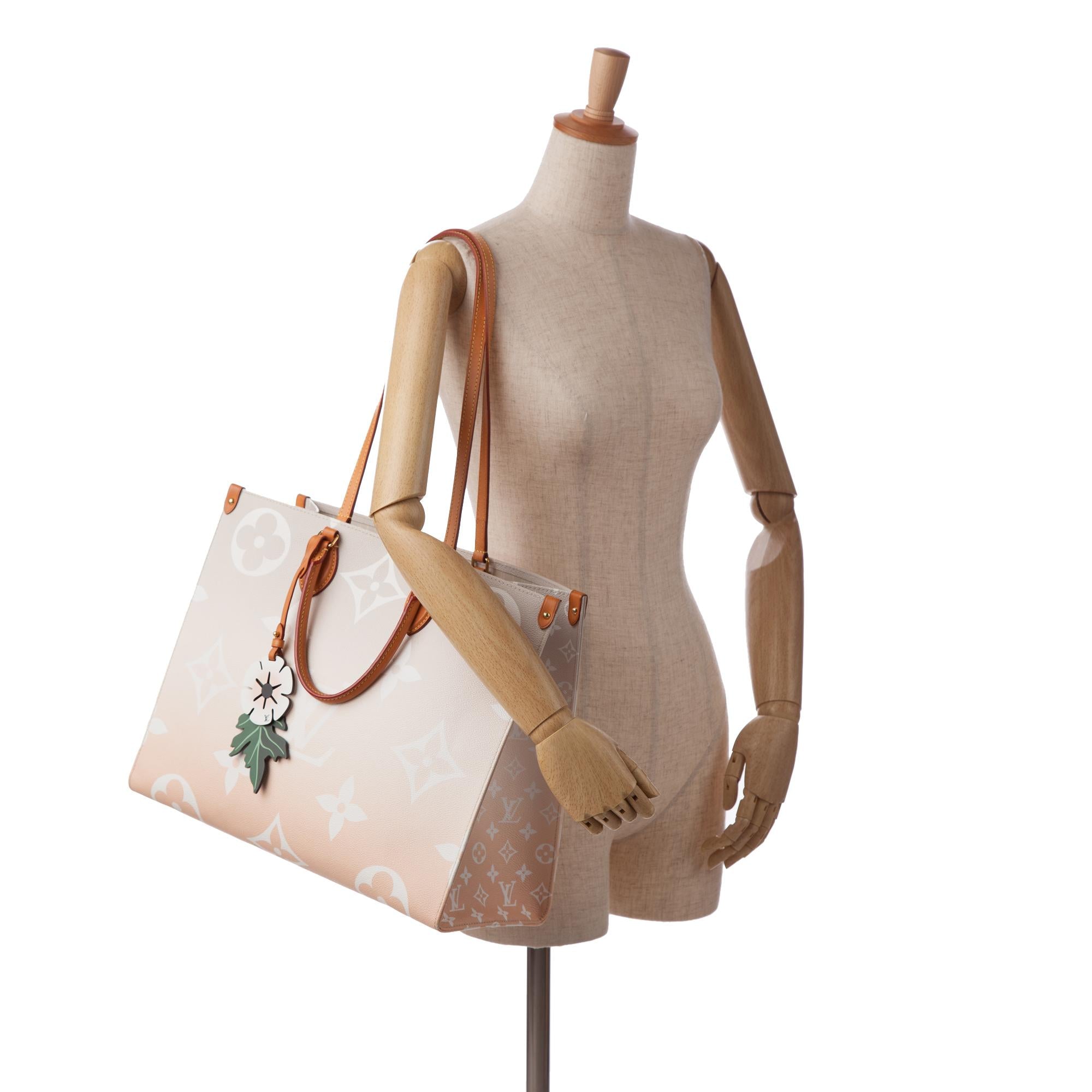 Louis Vuitton Monogram Giant By The Pool Onthego GM (SHG-za9VaB)