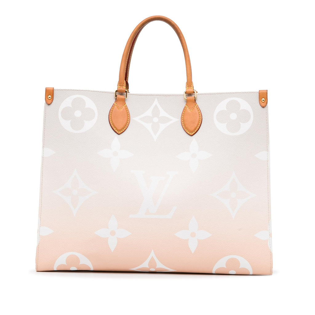 Louis Vuitton Monogram Giant By The Pool Onthego GM