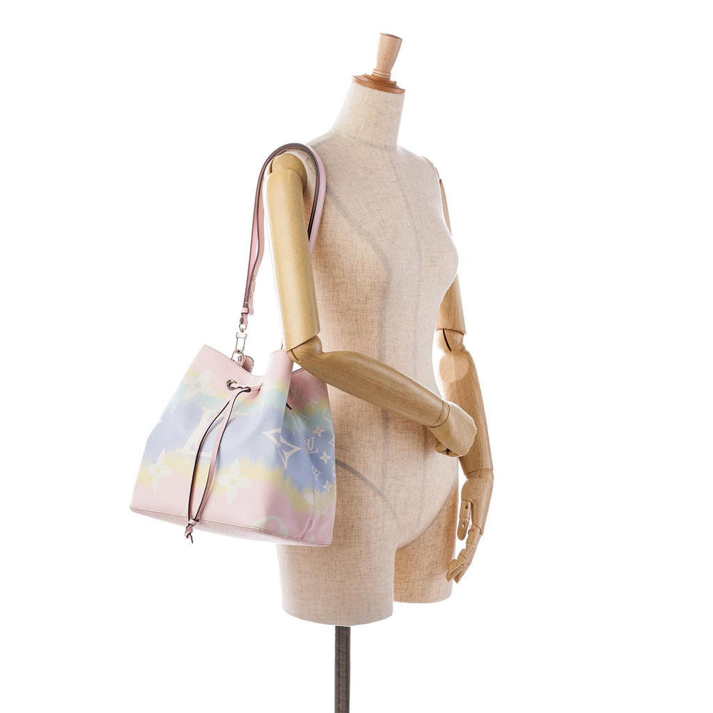 Louis Vuitton Monogram Giant Escale Pastel NeoNoe MM (SHG-Qtx7ld)