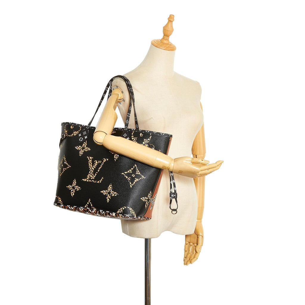 Louis Vuitton Monogram Giant Jungle Neverfull MM (SHG-4HIPD2)